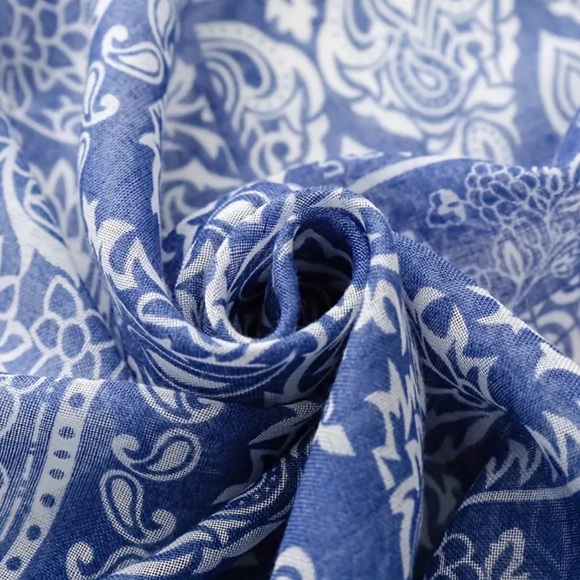 Linen Feel Large Square tassel scarf - Picture 6 of 6